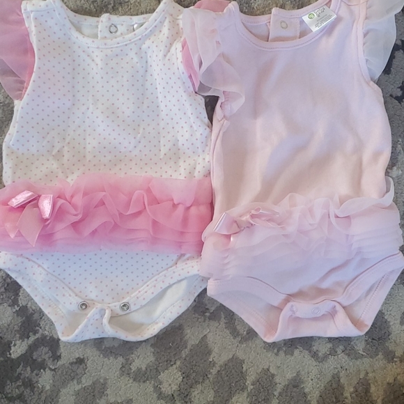 2 set baby girl onesies - Picture 1 of 6